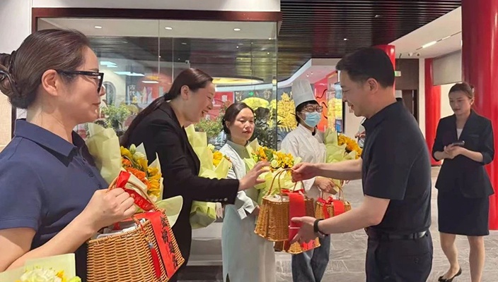 市文旅集團開展“為夢護航 助力奪魁”職工子女中高考關(guān)懷活動